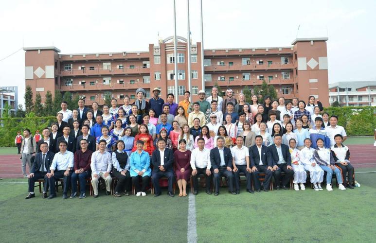 国际教育学院组织留学生赴六枝特区参加"春风行动" 文化交流活动