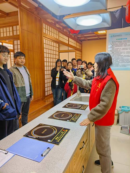 深化校际交流,共绘教育梦 郑州十中组织学生开展校际访问活动